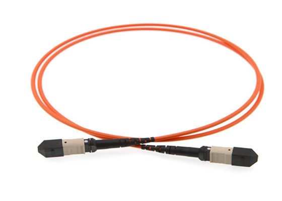 MPO MTP-Kabel MPO Patch Cord mit 8 / 12 / 24 Faserkern anpassbarer Länge und geringem Einsatzverlust